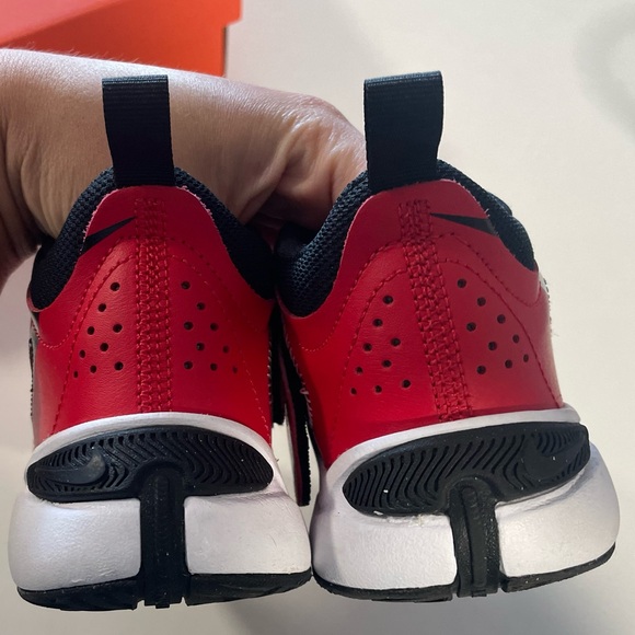 Red Nike Team Hustle sneakers - Picture 5 of 8